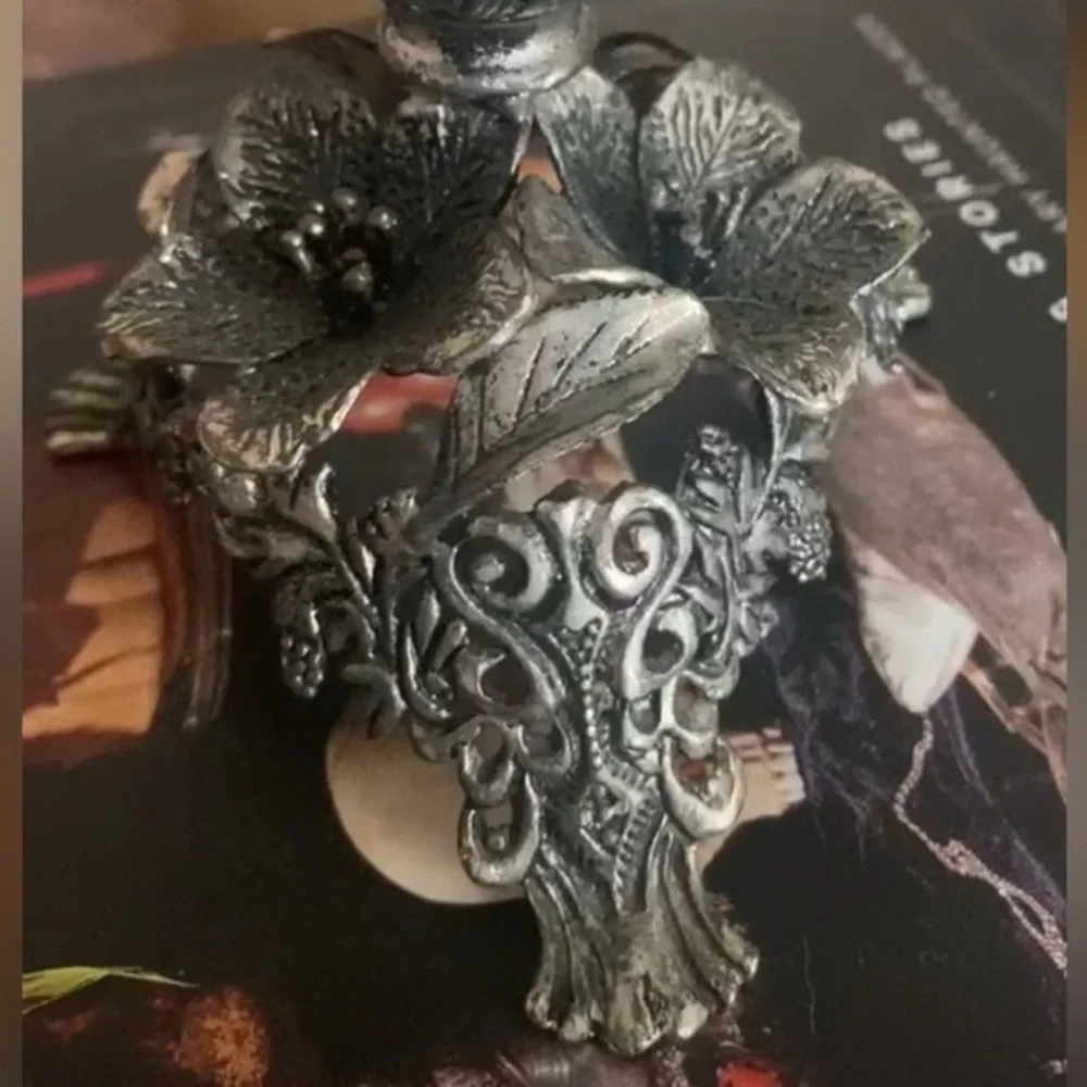 Elegant Silver Candle‎ Holder